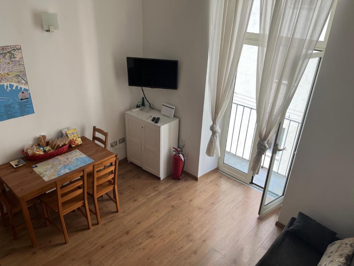 Ale & Tizy House Bed & Breakfast Наполи Екстериор снимка