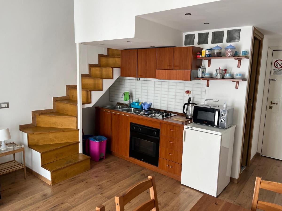 Ale & Tizy House Bed & Breakfast Наполи Екстериор снимка